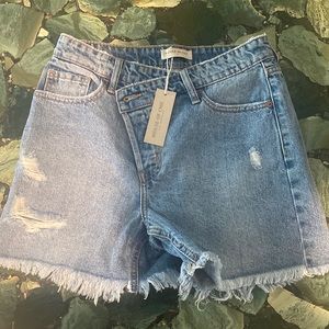 Jean shorts , size small . I love them but ordered the wrong size !